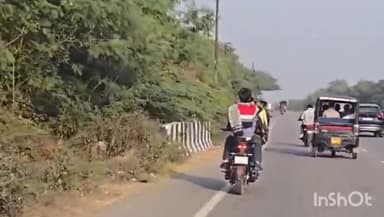 उरई: नेशनल हाईवे 27 पर युवकों द्वारा जान हथेली पर रखकर स्टैंड बाजी करते हुए वीडियो आया सामने