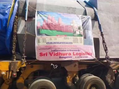 ఖానాపూర్: తమిళనాడు నుండి పాట్నాకు వెళ్తున్న 33 అడుగుల భారీ రాతి శివలింగాన్ని కడ్తాల్ గ్రామంలో దర్శించుకున్న భక్తులు