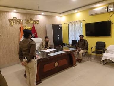 आज दिनांक-05.12.2025 को पुलिस अधीक्षक, कटिहार द्वारा लाइन डे के दिन पुलिस केंद्र कटिहार का निरीक्षण किया गया एवं पुलिसकर्मियों की विभिन्न समस्याओं को सुनकर समाधान हेतु उचित दिशा-निर्देश दिया गया |