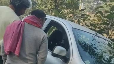 बेल्थरा रोड: किड़िहरापुर रेलवे क्रॉसिंग पर युवक को अनियंत्रित कार ने मारी टक्कर, बड़ा हादसा टल गया