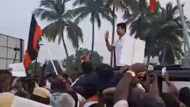 செஞ்சி: செஞ்சி தேசிய நெடுஞ்சாலையில் தமிழ்நாடு துணை முதலமைச்சருக்கு உற்சாக வரவேற்பு அளித்த திமுக நிர்வாகிகள்