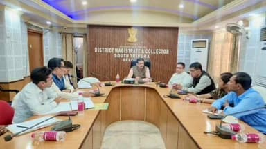 বিলোনিয়া: মনুবাজারে জেলা ভিত্তিক মৎস্য উৎসবকে সামনে রেখে বিলোনিয়া ডিএম অফিসে কনফারেন্স হলে সভা অনুষ্ঠিত হয়