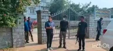 జూలూరుపాడు: దుమ్ముగూడెం మండలంలోని గ్రామపంచాయతీ ఎన్నికల పోలింగ్ కేంద్రాలను పరిశీలించిన భద్రాచలం ఏ ఎస్ పి