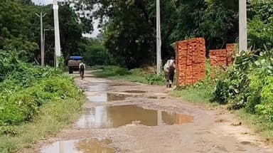 चरखारी: ऐंचाना-खरेला 10 किलोमीटर पीडब्ल्यूडी सड़क होगी गड्ढा मुक्त, स्थानीय लोगों में खुशी की लहर