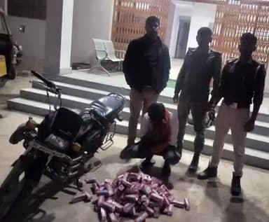 कटेया: कटेया थाना क्षेत्र के निमूइया गांव से उत्पाद विभाग ने 27 लीटर देशी शराब बरामद की, एक आरोपी गिरफ्तार व बाइक ज़ब्त