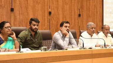 ಧಾರವಾಡ: ಮಹಿಳಾ ಪ್ರಯಾಣಿಕರ ಅನುಕೂಲಕ್ಕಾಗಿ ಕೊರಿಕೆಯ ಬಸ್ ನಿಲ್ದಾಣದಲ್ಲಿ ಬಸ್ ಗಳನ್ನು ನಿಲ್ಲಿಸಿಬೇಕು: ನಗರದಲ್ಲಿ ಜಿಲ್ಲಾಧ್ಯಕ್ಷ ಎಸ್.ಆರ್ ಪಾಟೀಲ