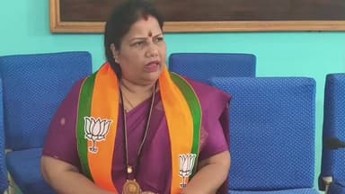 ಕಾರವಾರ: ಸೌಲಭ್ಯ ಕಲ್ಪಿಸಿ ಆಸ್ಪತ್ರೆ ಕಟ್ಟಡ ಉದ್ಘಾಟಿಸಿ, ಇಲ್ಲಾ ಪ್ರತಿಭಟನೆ ಎದುರಿಸಿ ನಗರದಲ್ಲಿ ರೂಪಾಲಿ ನಾಯ್ಕ ಆಕ್ರೋಶ