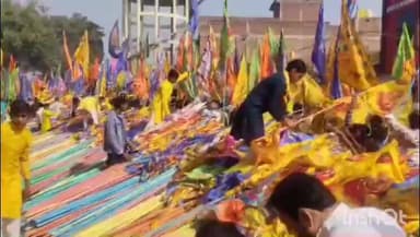 छिबरामऊ: मां कालिका देवी मंदिर से खाटू श्याम निशान यात्रा का शुभारंभ, 11,000 निशानों के साथ निकाली गई खाटू श्याम यात्रा