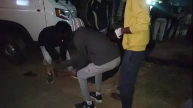 बैकुंठपुर: बैकुंठपुर में सड़क दुर्घटना में युवक बुरी तरह घायल, चार चक्का वाहन ने मोटरसाइकिल सवार को मारी ठोकर