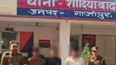 जखनिया: शादियाबाद थाने की पुलिस ने चोरी के गहनों के साथ 3 वांछित चोरों को किया गिरफ्तार