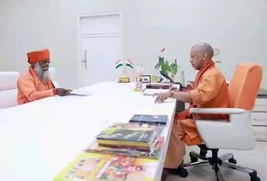 कलीनगर: बरखेड़ा विधानसभा क्षेत्र की समस्याओं को लेकर लखनऊ में मुख्यमंत्री योगी आदित्यनाथ से मिले विधायक स्वामी प्रवक्तानंद