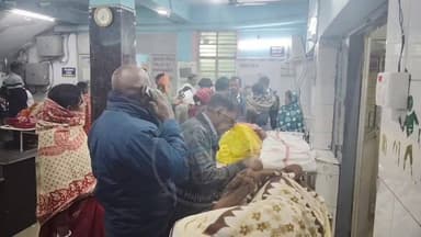 हाजीपुर के सदर थाना क्षेत्र में डीजे ट्रॉली की ठोकर से एक दर्जन लोग घायल एक बच्ची की मौ/त #bihar #2025viralvideo #NewsUp...