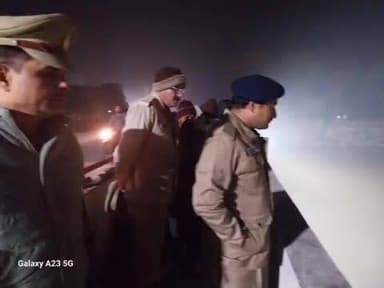 जानसठ: भोपा नीरगाजनी झाल में देर रात पुलिस ने 12 दिन से लापता युवक की डेड बॉडी के लिए चलाया सर्च अभियान