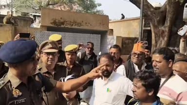 #एसपी #डॉक्टर #अनिल कुमार ने हजारों #कोटेदार #प्रदर्शनकारियों को #सड़क पर सहज भाषा में सख्त नियमों का पढ़ाया पाठ*
https...