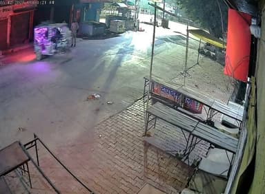 Meerut News: पुलिस ने की अज्ञात शव को ठिकाने लगाने की कोशिश, 3 पुलिसकर्मी सस्पेंड | UP News
#MeerutNews #upnews #mpnews...