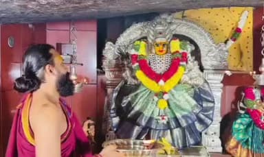 రామాయంపేట్: ఏడుపాయల వన దుర్గ మాతకు ప్రత్యేక పూజలు నిర్వహించిన అర్చకులు