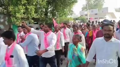 పర్వతగిరి: రావూరు గ్రామంలో ఎన్నికల ప్రచారంలో పాల్గొన్నారు మాజీ మంత్రి, బి ఆర్ ఎస్ బలపరిచిన అభ్యర్థిని గెలిపించాలని మనవి