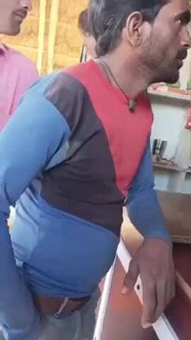 नौगढ़: चिल्हिया थाना क्षेत्र के गौरा बाजार स्थित फैजापुर में किराने की दुकान से खुलेआम बिक रहा गांजा, वीडियो हुआ वायरल