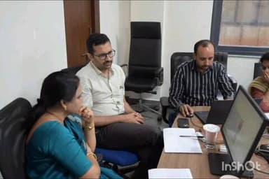 వికారాబాద్: వికారాబాద్ జిల్లా కలెక్టర్ కార్యాలయంలో పోలింగ్ సిబ్బందికి ర్యాండ మైజేషన్