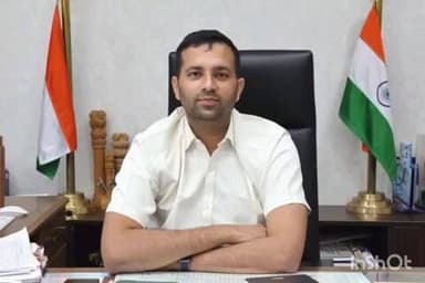 నవాబ్పేట: గ్రామపంచాయతీ ఎన్నికలను ప్రవర్తన నియమాలకు అనుగుణంగా నిర్వహించాలి : కలెక్టర్ ప్రతీక్ జైన్