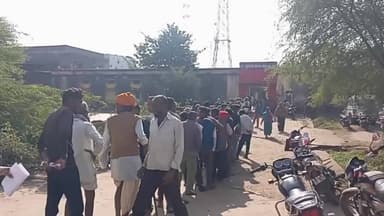 किशनगंज: किशनगंज क्षेत्र में बिना अटैचमेंट मिला यूरिया, किसानों ने ली राहत की सांस