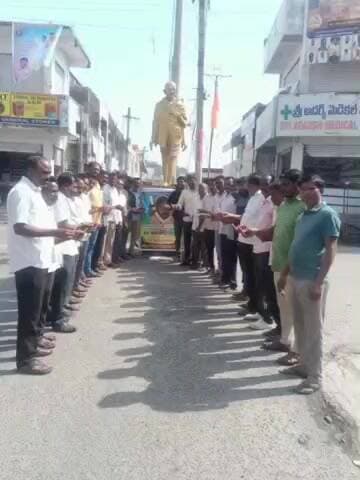 నిర్మల్: బీసీలకు 42 శాతం రిజర్వేషన్ల అమలు చేయాలని ఆత్మ బలిదానం చేసుకున్న సాయి ఈశ్వర్ చారి కుటుంబాన్ని ప్రభుత్వం ఆదుకోవాలి: విశ్వ