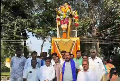 ಕಲಬುರಗಿ: ಡಾ.ಬಿ ಆರ್ ಅಂಬೇಡ್ಕರರ ಪಾಹಾ ಪರಿನಿರ್ವಹಣ ದಿನ,ನಗರದಲ್ಲಿ ಅವರ ಪುತ್ಥಳಿಗೆ ಮಾಲಾರ್ಪಣೆ ಮಾಡಿದ ಶಾಸಕ ಮತ್ತಿಮುಡ್