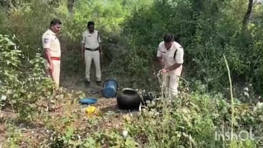 బెల్లంపల్లి: కాశిపేట లంబాడి తాండ గ్రామంలో గుడుంబా స్థావరాలపై పోలీసులు దాడులు చేసి 1500 వందల లీటర్ల బెల్లం పానకంధ్వంసం చేసిన పోలీసులు