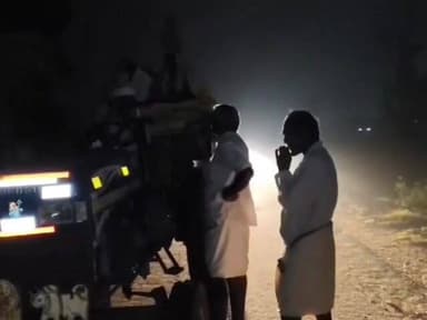 ఉదయగిరి: కలిగిరి : అక్రమంగా యూరియాను తరలిస్తున్న ట్రాక్టర్లు అడ్డుకున్న రైతులు