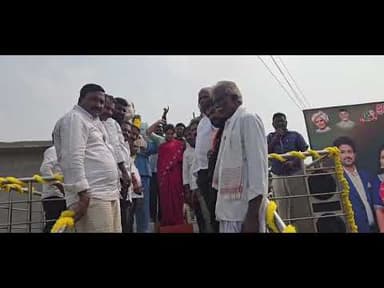 తాళ్లూరు: అంబేడ్కర్ విగ్రహానికి నివాళులు అర్పించిన గొట్టిపాటి లక్ష్మి