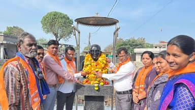 ધરમપુર: શહેરમાં ડૉ. આંબેડકર મહાપરિનિર્વાણ દિને જિલ્લા ભાજપ પ્રમુખના અધ્યક્ષ સ્થાને ભાજપ દ્વારા પુષ્પાંજલિ કાર્યક્રમ