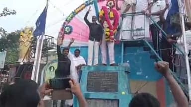 ஊத்தங்கரை: ரவுண்டானாவில் திராவிடர் கழகம் மற்றும் திமுக சார்பில் அம்பேத்கர் நினைவு நாள் அனுசரிப்பு