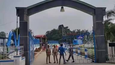 மேட்டூர்: மேட்டூர் அண்ணா பூங்கா பகுதியில் பாபர் மசூதி இடுப்பு தினத்தை முன்னிட்டு போலீசார் ராணுவ வீரர்கள் தீவிர சோதனை