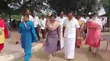 மோகனூர்: அணியாபுரத்தில் தனியார் பள்ளியில் நலங்காக்கும் ஸ்டாலின் மருத்துவ முகாமினை மாவட்ட ஆட்சியர் துர்காமூர்த்தி ஆய்வு செய்தார்