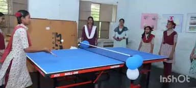 భద్రాచలం: భద్రాచలంలోని వికాసం పాఠశాల విద్యార్థులకు క్రీడా వస్తువులను అందజేసిన పీవో దంపతులు