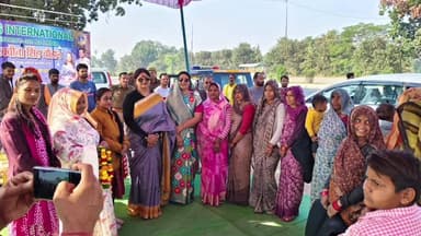 तालबेहट: बांसी में उत्तर प्रदेश महिला आयोग की अध्यक्ष का हुआ भव्य स्वागत, महिलाओं को वितरित किए कंबल, जागरूकता की कही बात
