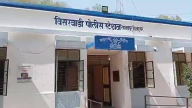 नवापूर: सोनखांब गावातील उड्डाण पुलावर अपघात ग्रस्त एसटीचा पुन्हा अपघात