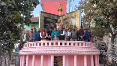 जांजगीर: बाबा साहेब डॉक्टर भीमराव अंबेडकर के महापरिनिर्वाण दिवस पर कचहरी चौक स्थित प्रतिमा पर कांग्रेसजनों ने दी श्रद्धांजलि