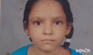 धामपुर: नहटौर के मोहल्ला जोशियान पश्चिमी से ढाई माह से लापता मुस्कान की बरामदगी की मांग को लेकर थाने पहुंचे