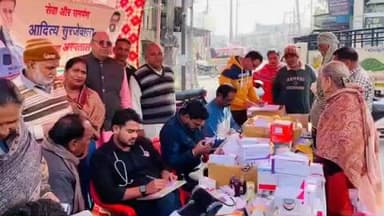 कैथल: आदित्य सुरजेवाला निशुल्क अस्पताल वैन वार्ड नंबर 4 पहुंची, मुफ्त दवाइयां दीं और चेकअप किया