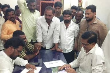 వికారాబాద్: కొంశెట్టి పల్లిలో కాంగ్రెస్ సర్పంచ్ అభ్యర్థికి విడ్రా కాకముందే గుర్తు కేటాయించారని బిఆర్ఎస్ అభ్యర్థి ఎంపిడిఓకు ఫిర్యాదు