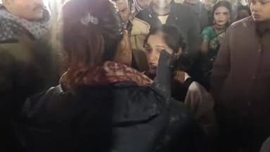 #उन्नाव में एक प्रेमी जोड़े का कई साल से अफेयर था. धोखेबाज प्रेमी ने दूसरी लड़की से शादी तय की और घोड़ी चढ़कर शादी करने ...