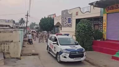 మద్దిరాల: పోలుమళ్లలో పోటాపోటీ కవాతు: ఎన్నికల నియమావళిపై పోలీసుల హెచ్చరిక