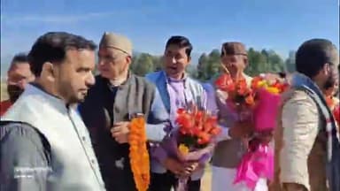 गरुड़: मुख्यमंत्री पुष्कर धामी गरूड़ मेलाडुंगरी हैलीपैड पर पहुंचे, प्रशासन व भाजपा कार्यकर्ताओं ने किया स्वागत