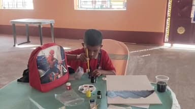 মাদারিহাট: পুলিশের উদ্যোগে শনিবার বীরপাড়ার দুর্গাবাড়িতে বসে আঁকো প্রতিযোগিতায় অংশ নিল কচিকাঁচারা