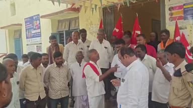 ಚಿಂಚೋಳಿ: ಮುಲ್ಲಾಮಾರಿ ಕೆರೆ ಕಾಲುವೆ ದುರಸ್ತಿಗಾಗಿ ಪಟ್ಟಣದಲ್ಲಿ ತಾಪ ಮುಂದೆ ರೈತರ ಪ್ರತಿಭಟನೆ