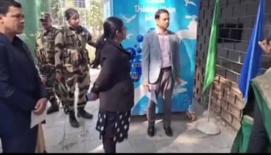 पलामू जिले के लेस्लीगंज प्रखंड में आज प्रशासनिक पदाधिकारियों द्वारा शिक्षण संस्थानों का निरीक्षण किया गया।