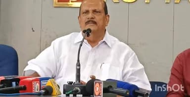 കോട്ടയം: എസ്.ഡി.പി.ഐയെ നിരോധിക്കണമെന്ന് പി.സി ജോർജ് പ്രസ് ക്ളബ്ബിൽ പറഞ്ഞു