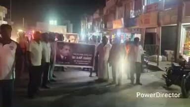 ಹನೂರು: ಪಟ್ಟಣದಲ್ಲಿ ಡಾ.ಬಿ.ಆರ್.ಅಂಬೇಡ್ಕರ್ ಪರಿನಿರ್ವಾಣ ದಿನ ಹಿನ್ನಲೆ ಮೇಣದಬತ್ತಿ ಮೆರವಣಿಗೆ