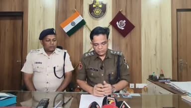 ବାଲିିଅନ୍ତା: କୁଖ୍ୟାତ ଲୁଟେରା କୁ ଗିରଫ ନେଇ ପାହାଳ ଥାନାରେ ଜୋନ ଏସିପି ଙ୍କ ସାମ୍ବାଦିକ ସମ୍ମିଳନୀ